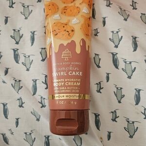 Bath &Body Works Pumpkin Swirl Cake Cream